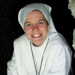 Picture of Sister Claire smiling, from www.sisterclare.com